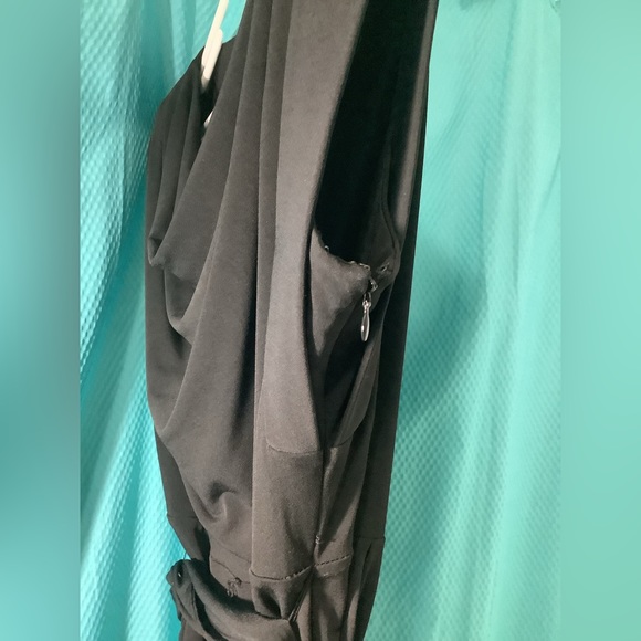 Calvin Klein sleeveless top. - Picture 4 of 4